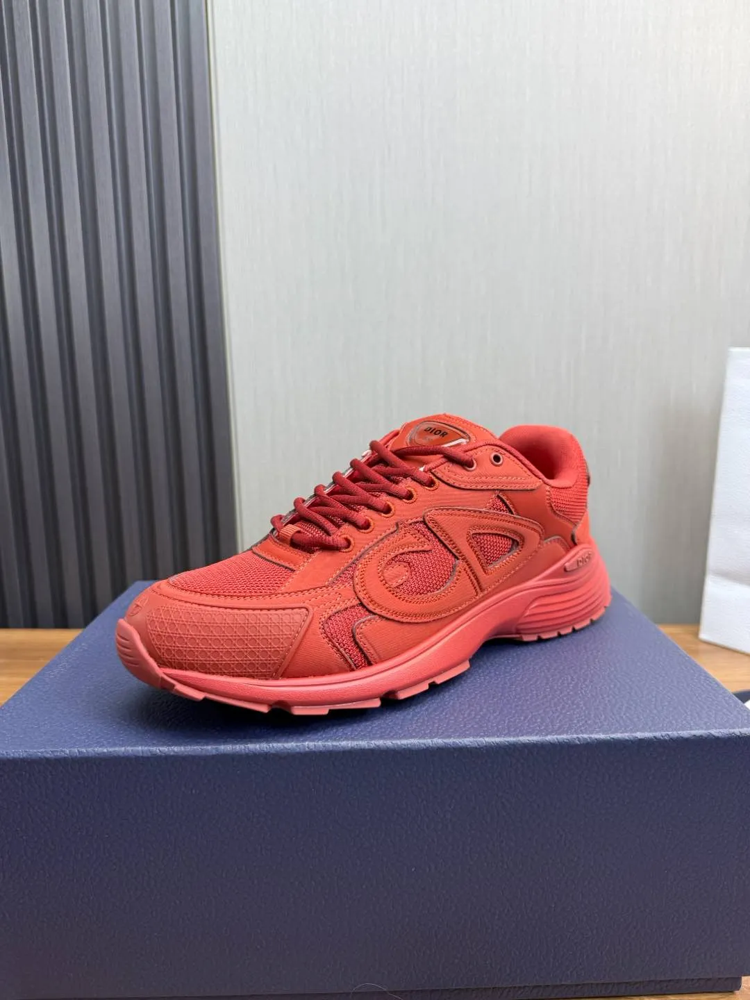Men's men's shoes 💰740💰 D's Dior ~ New B30 Couple 👫 low-top sneakers ✅ are carefully made of gray mesh fabric and white technical fabric, decorated with reflective "CD30" graphic logo, and "DIO ~ B30" and "CD30" logos on the heel and tongue. An extra-light, sculpted rubber sole with signature accents adds style, while internal stretch details create ideal comfort. It can be matched with various casual styles to show the fashionable and modern sports style〰️ Size: 35-40 (customized at 40 for women) 39-45 (customized at 38.45 for men)